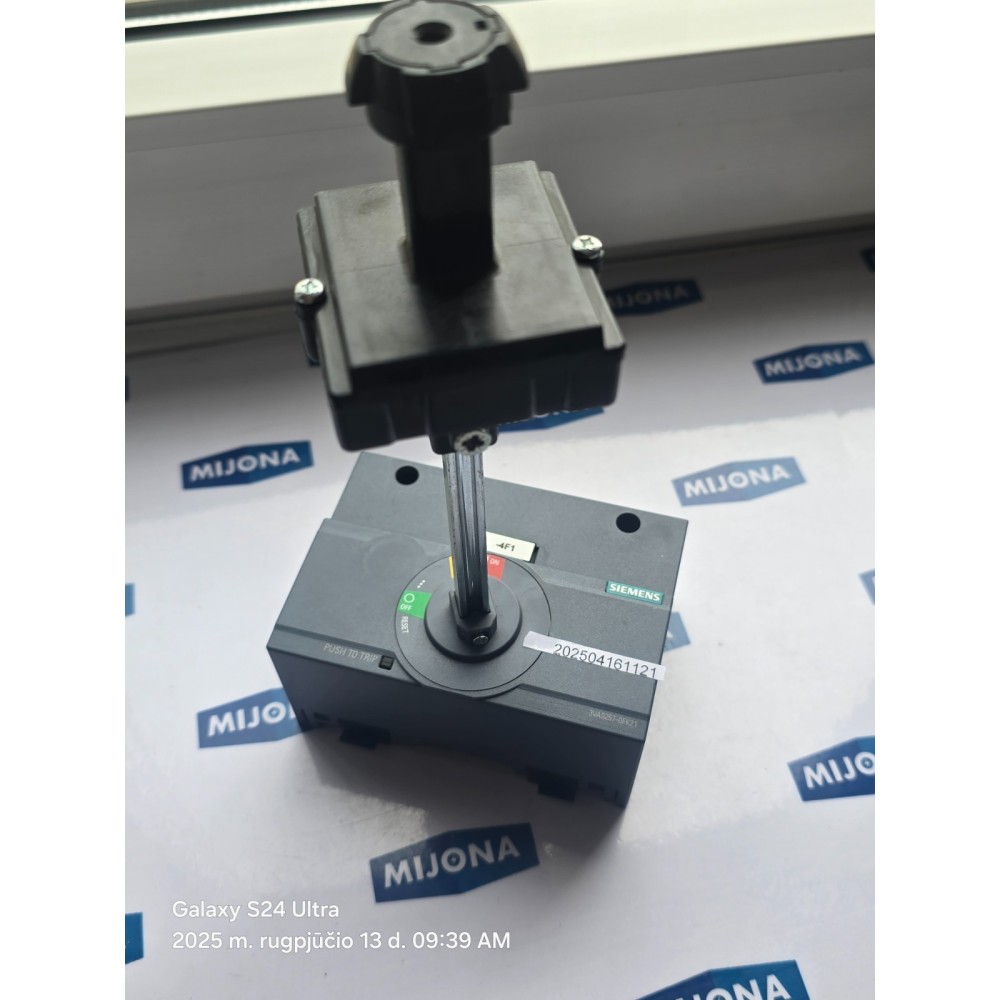 Siemens 3VA9257-0FK21 Door mounted rotary operator  3VA9257 0FK21  new old stock