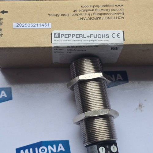 Pepperl + Fuchs UC500 30GM70 2E2R2 V15 Ultrasonic Sensor 238375 NEW OLD STOCK