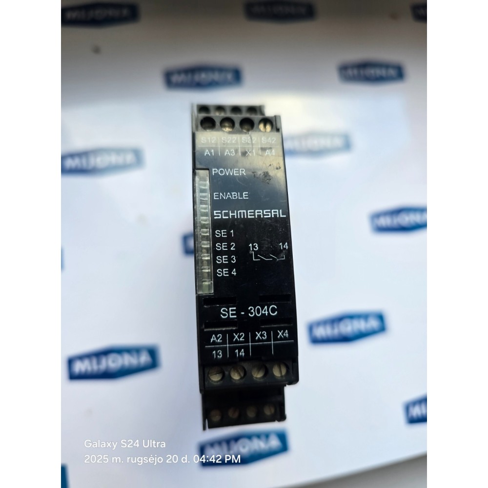 Schmersal SE 304 C Ue 24VAC/DC 4W Safety relay AC15 230V 3A DC13 24V