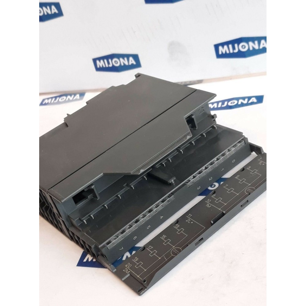 SIEMENS simatic S7 6ES7 322 1BF01 0AA0 SM322 DO 8XDC24V 2A 6ES7322-1BF01-0AA0