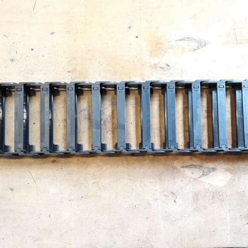 Igus 35 3 200 0  Cable drag chain Energieführungskette (New old stock)