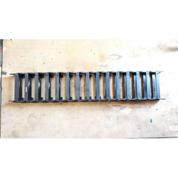Igus 35 3 200 0  Cable drag chain Energieführungskette (New old stock)