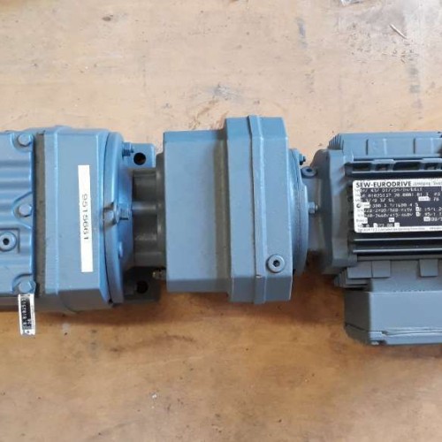 SEW Eurodrive Getriebemotor R47 R37 DT71D4 TH ESIT 60 01025137 20(New old stock) SEW Eurodrive Getriebemotor R47 R37 DT71D4 TH ESIT 60 01025137 20(New old stock)