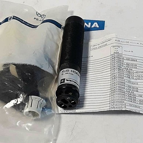 Telemecanique XUB H0430B 034451 12..24V DC Photoelectric sensor (New old stock)