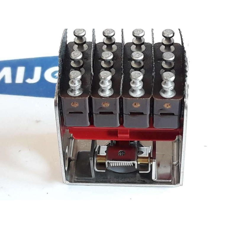 MICRO USA switch 0437 2D33 (new old stock) MICRO USA switch 0437 2D33 (new old stock)