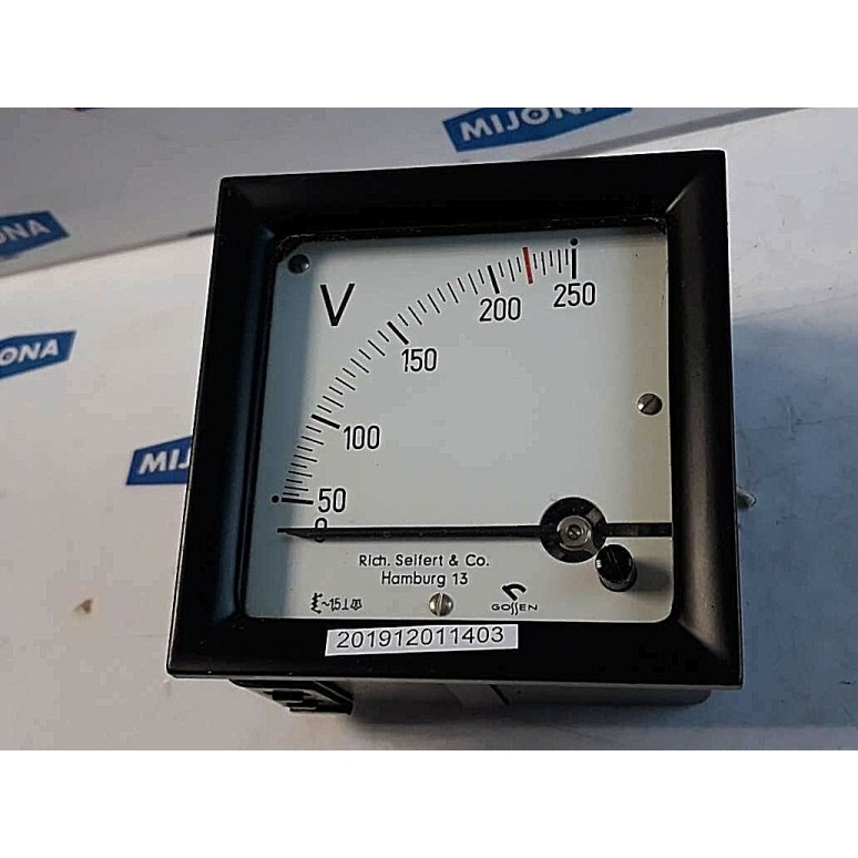 Volmeter GOSSEN Rich Seifer & Co Hamburg 13 AC 0-250V 96x96 mm Volmeter GOSSEN Rich Seifer & Co Hamburg 13 AC 0-250V 96x96 mm