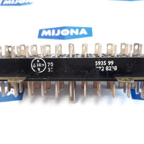 PAINTON 5935 99 072 8228 CONNECTOR (New old stock) PAINTON 5935 99 072 8228 CONNECTOR (New old stock)