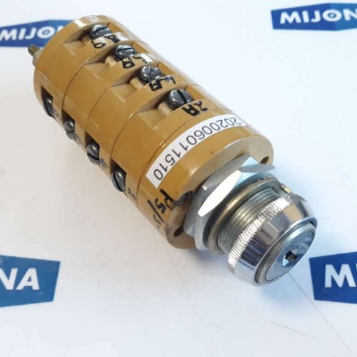 TOK P5 TYPE N° 5AMPS 250VAC ONLY rotary switch (new old stock) TOK P5 TYPE N° 5AMPS 250VAC ONLY rotary switch (new old stock)