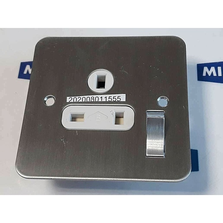 BRITMAC BS 1363 13A SOCKET COMPLIES WITH BS1363 EXCEPT FOR PLUG ENTRIES NEW OLD