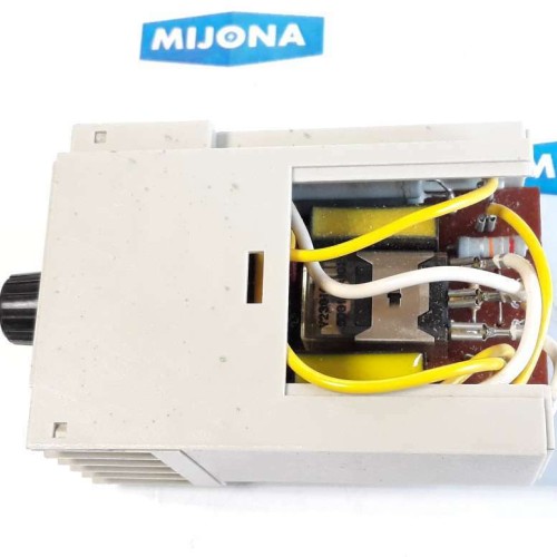 SIEMENS Timer 7PV34 32 1GA Z55H 50/60HZ 5s 220V 5A SIEMENS Timer 7PV34 32 1GA Z55H 50/60HZ 5s 220V 5A