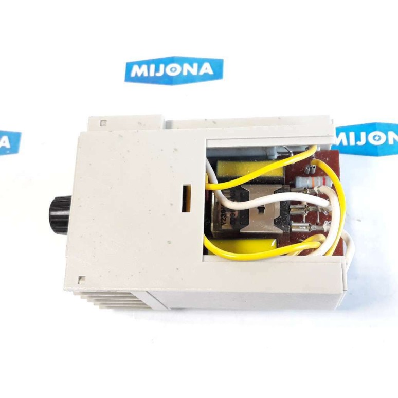 SIEMENS Timer 7PV34 32 1GA Z55H 50/60HZ 5s 220V 5A SIEMENS Timer 7PV34 32 1GA Z55H 50/60HZ 5s 220V 5A