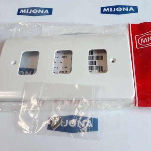 MK logic plus K3633 WHI 3G Moulded white frontplate GRID PLUS