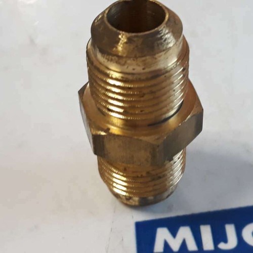 U2 8 FLARE UNION 1/2 JB Industries SAE Flare Union (New old stock)