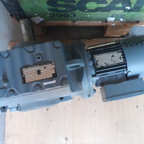 SEW Eurodrive Getriebemotor S77 DT71D4BMG HR Electric Gearmot (New od stock) SEW Eurodrive Getriebemotor S77 DT71D4BMG HR Electric Gearmot (New od stock)