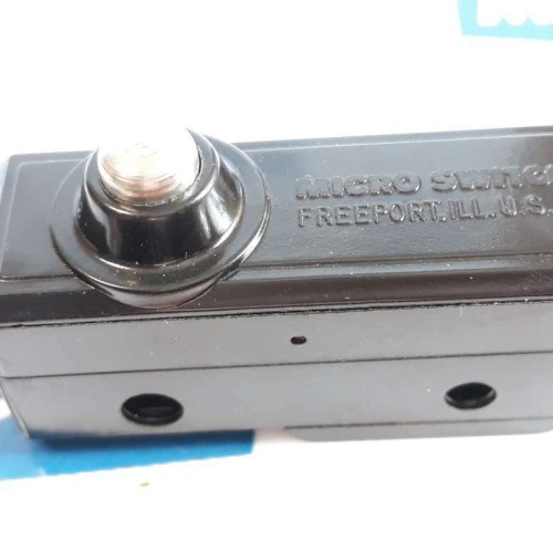Honeywell BZ 2RD N930 0438 MICRO SWITCH 10A 125-480VAC NEW OLD STOCK Honeywell BZ 2RD N930 0438 MICRO SWITCH 10A 125-480VAC NEW OLD STOCK