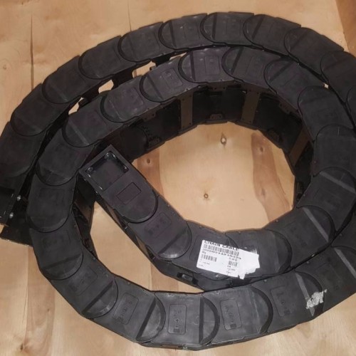 IGUS Black Plastic Drag Chain Cable Carrier 4040C.01.200 IGUS Black Plastic Drag Chain Cable Carrier 4040C.01.200