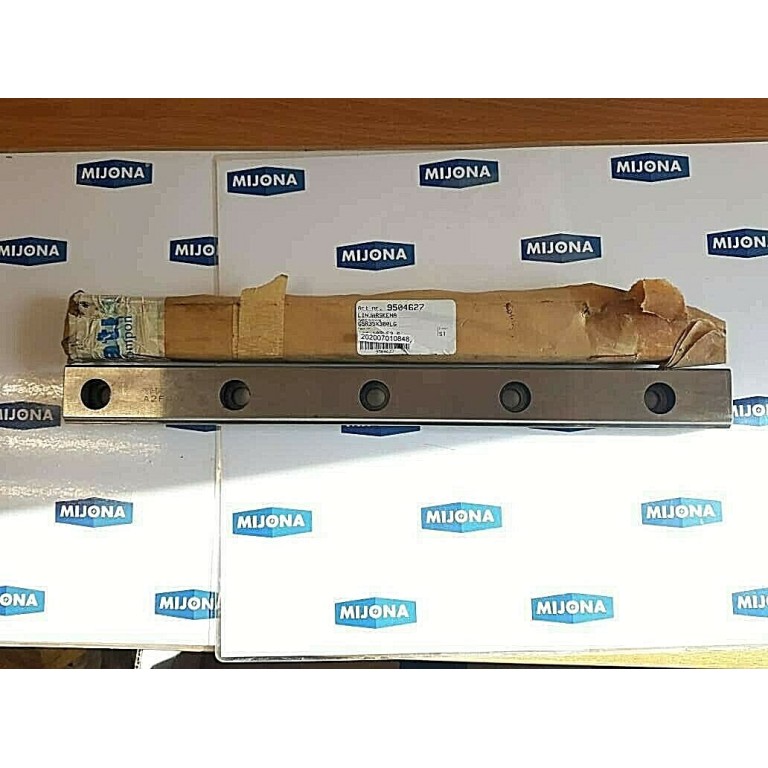 THK A2F 002 GSR35X380LG LEFT G = 40 / 20MM LINEAR RAIL (new old stock)